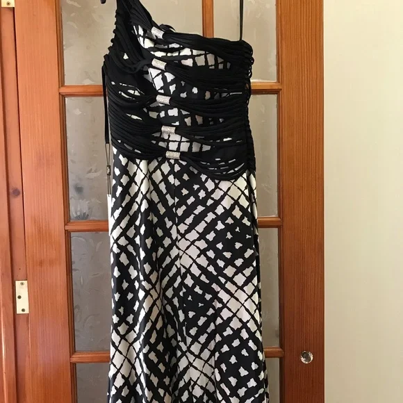 Terani Couture Evening Gown - Picture 6 of 9